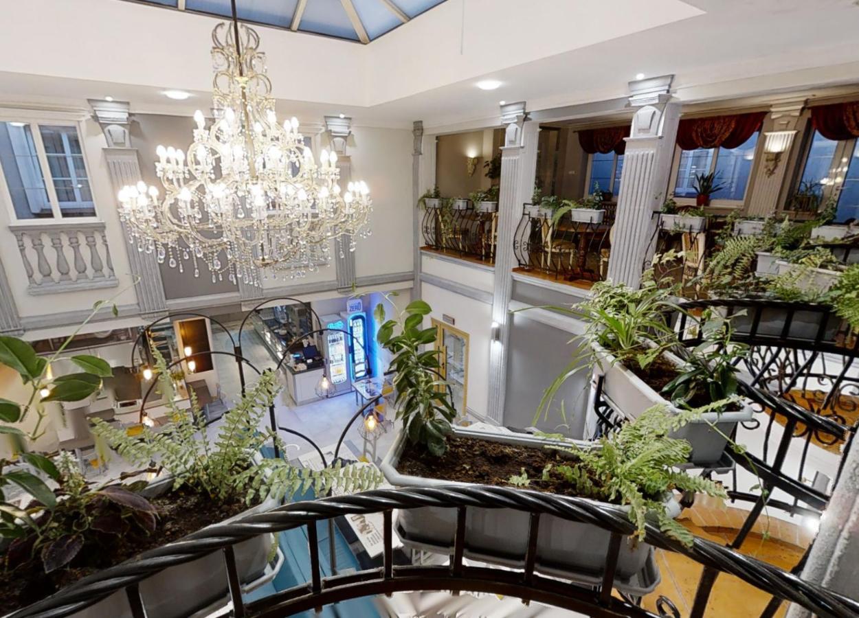 Pietrak Hotel Gniezno Exteriör bild