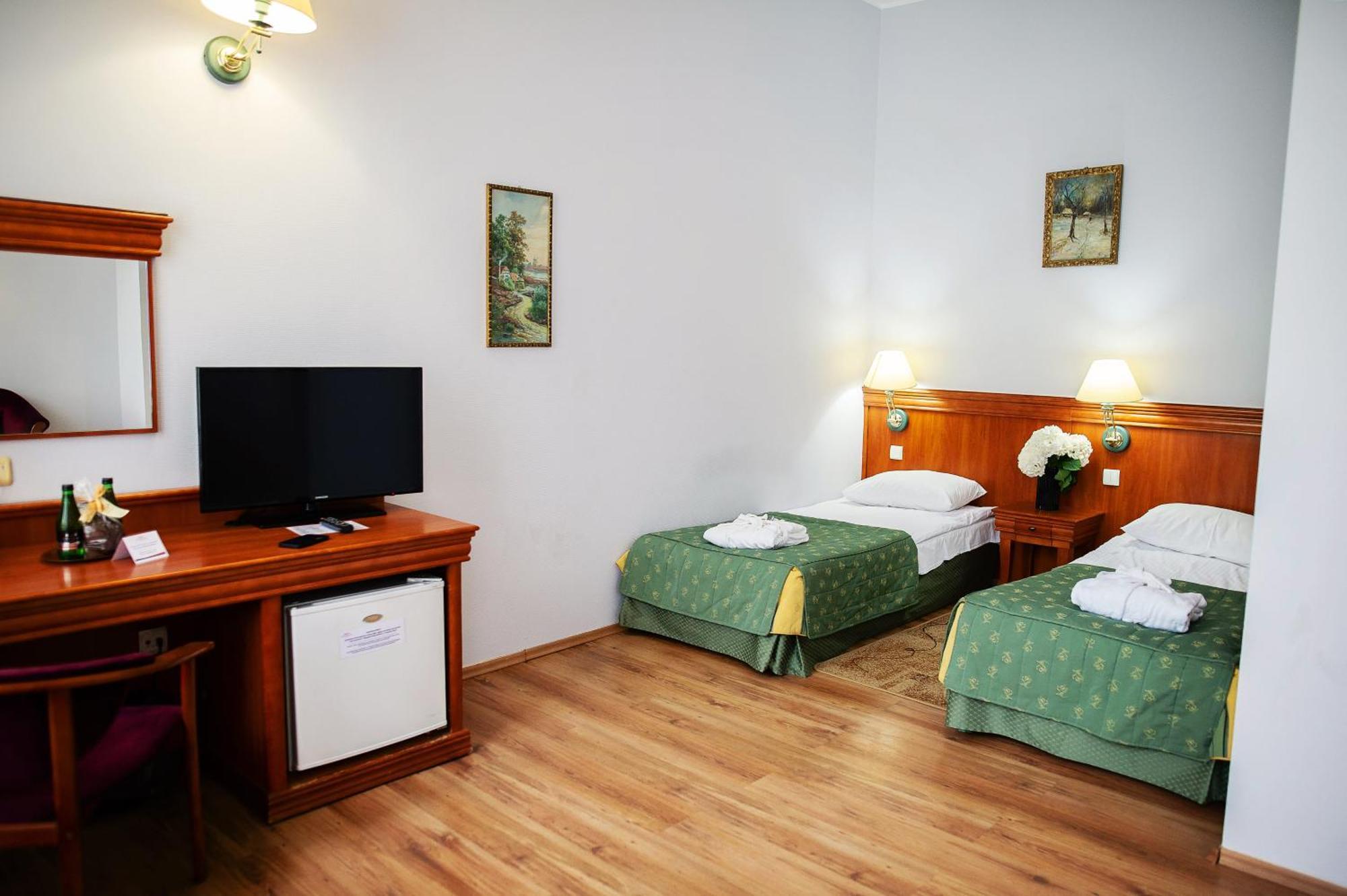 Pietrak Hotel Gniezno Exteriör bild