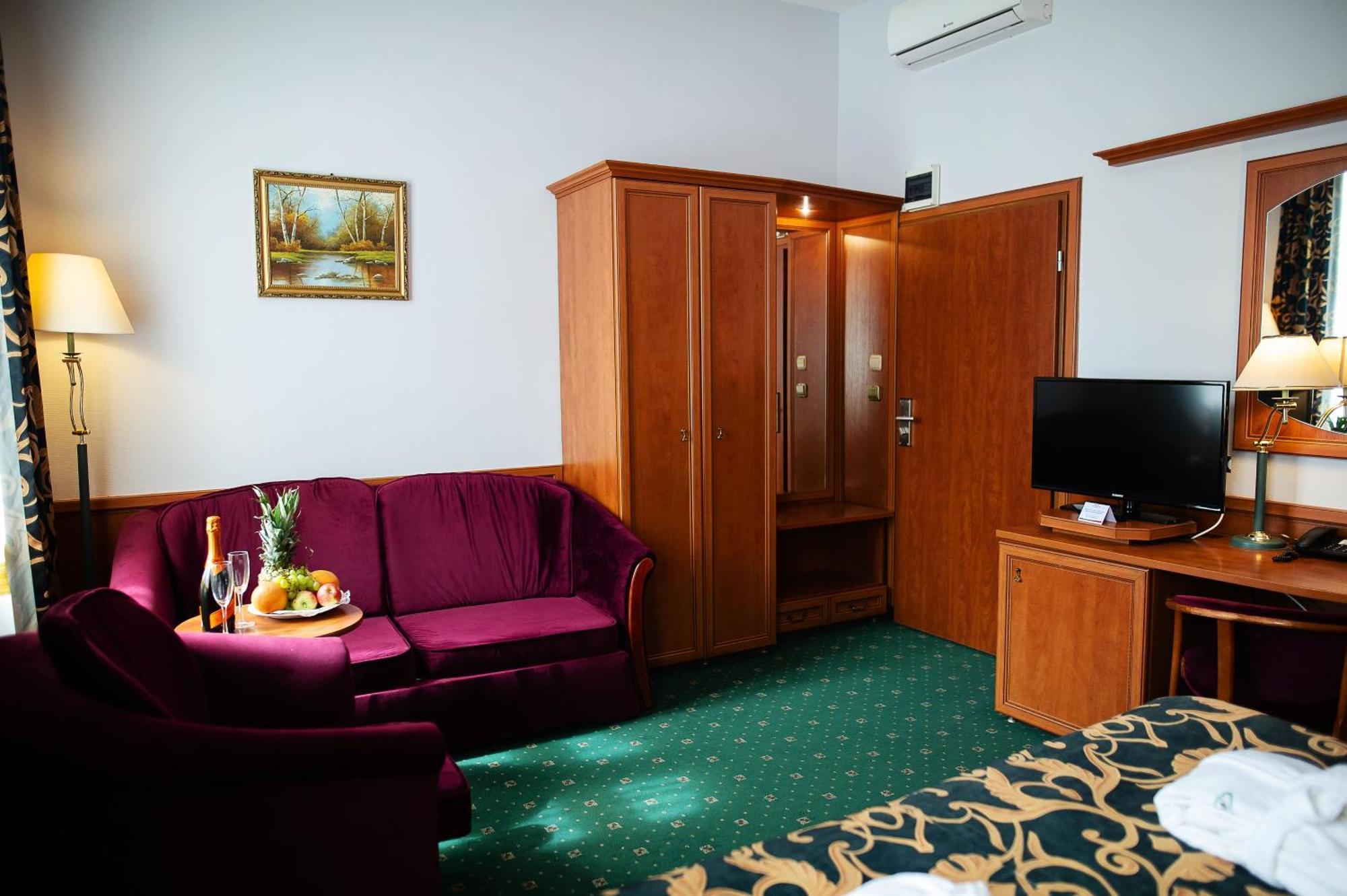 Pietrak Hotel Gniezno Exteriör bild