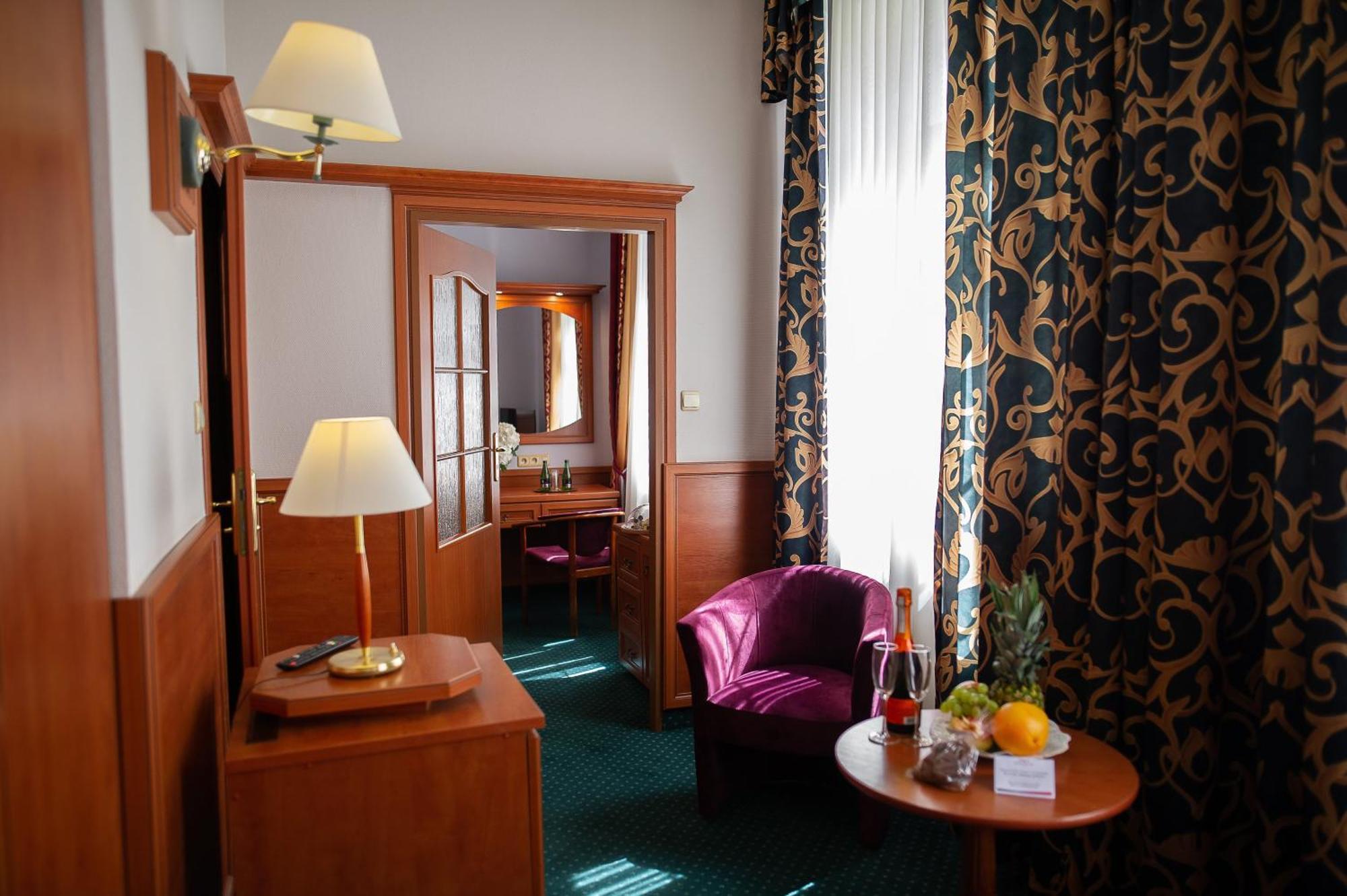 Pietrak Hotel Gniezno Exteriör bild