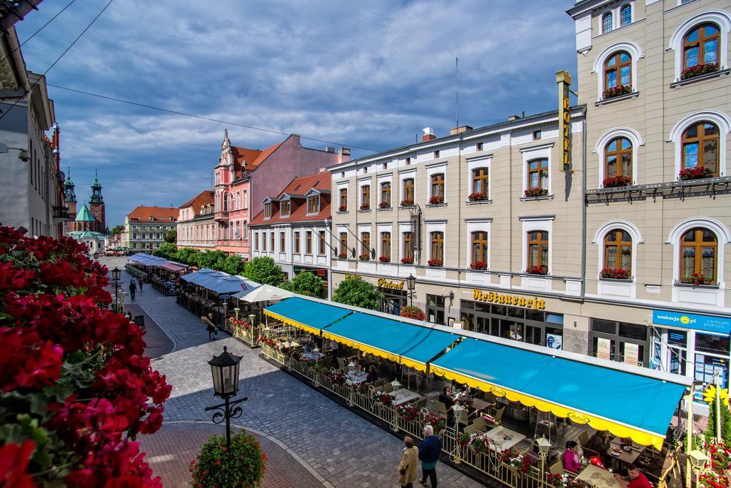 Pietrak Hotel Gniezno Exteriör bild
