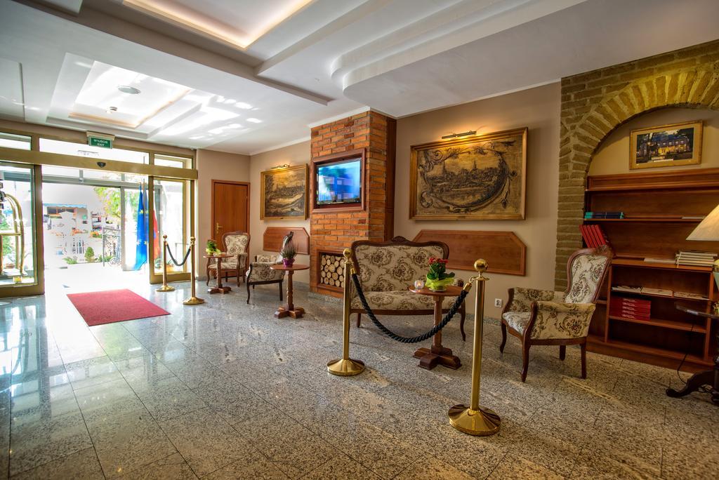 Pietrak Hotel Gniezno Exteriör bild