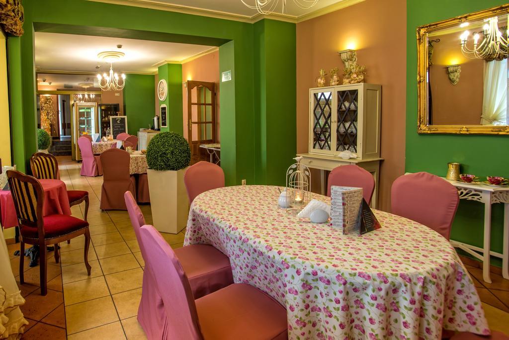Pietrak Hotel Gniezno Exteriör bild