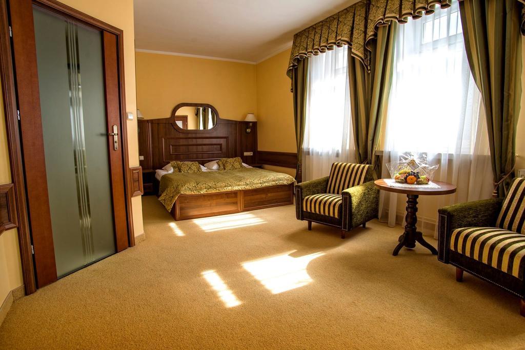 Pietrak Hotel Gniezno Exteriör bild