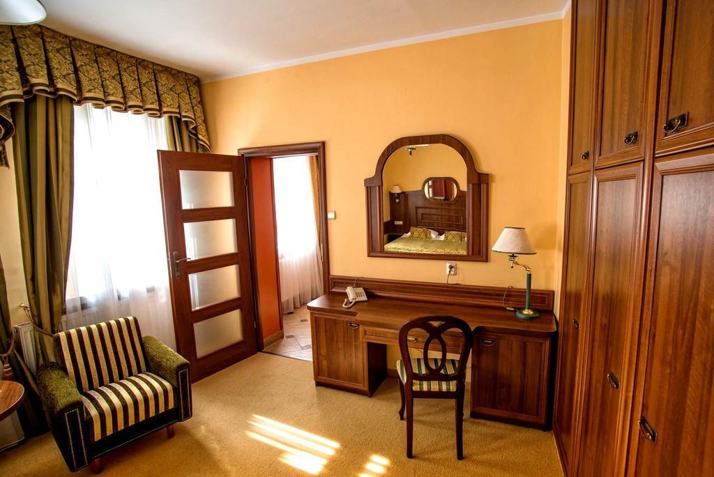 Pietrak Hotel Gniezno Exteriör bild